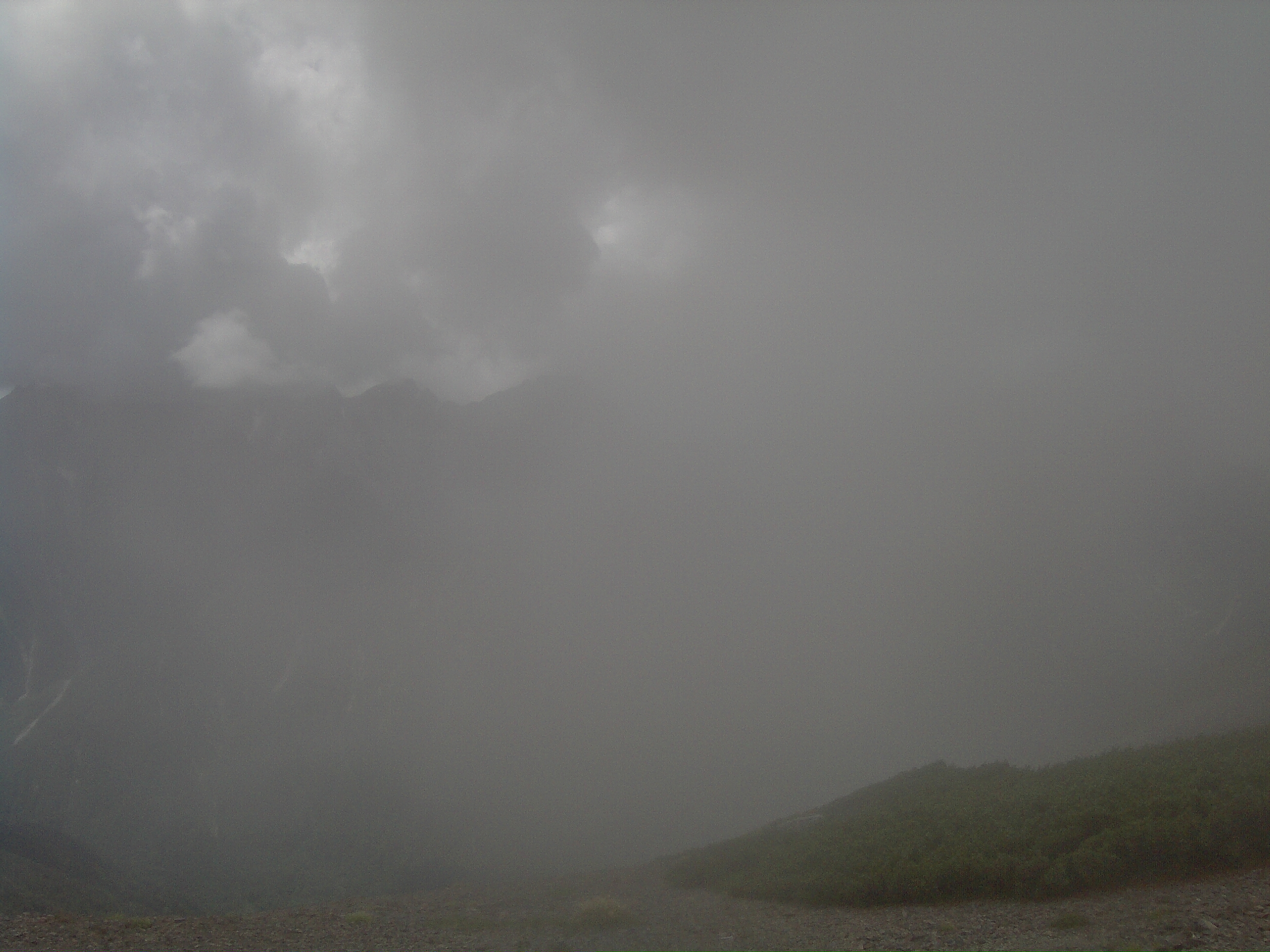 Chogatake Hut Webcam toward the Yari-Hotaka Range at 2026-08-07 12:40: current view, weather, visibility, wind, and snow around Hotaka Mountain Range