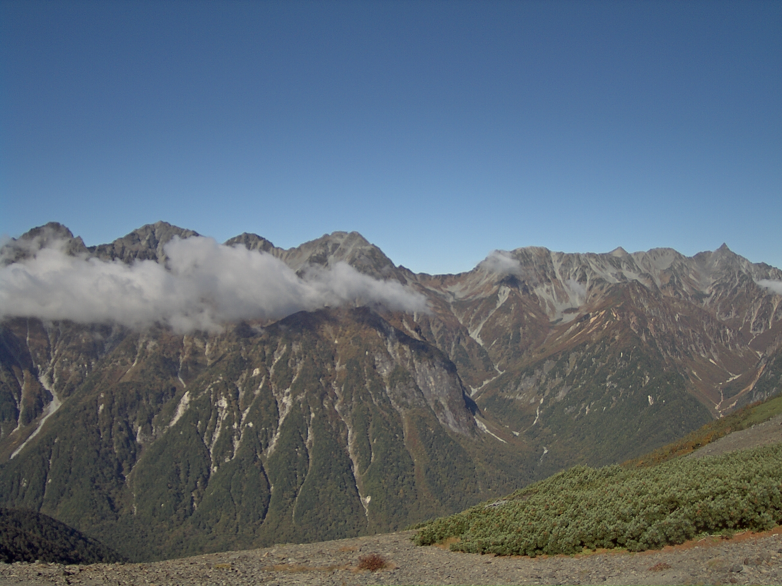 Chogatake Hut Webcam toward the Yari-Hotaka Range at 2026-10-07 08:50: current view, weather, visibility, wind, and snow around Hotaka Mountain Range