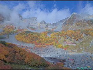 涸沢ヒュッテ 2025年 2025-10-07 08:59 の同時期の景色