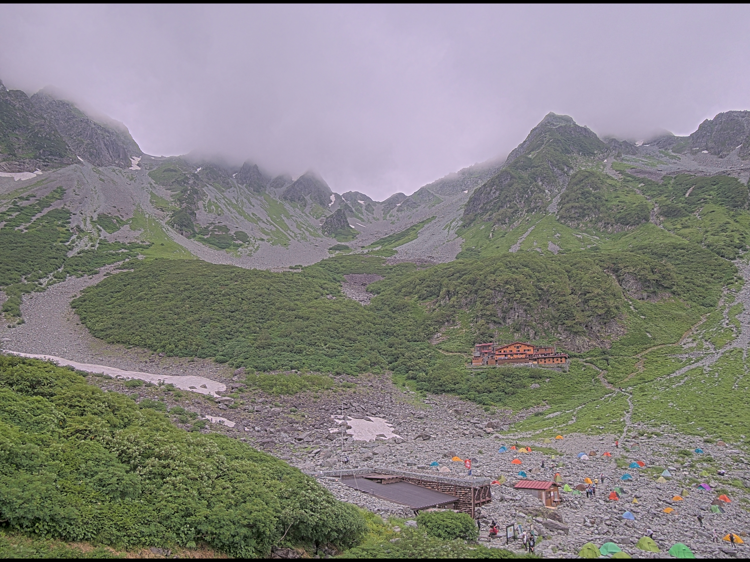 涸沢ヒュッテの北アルプスライブカメラ