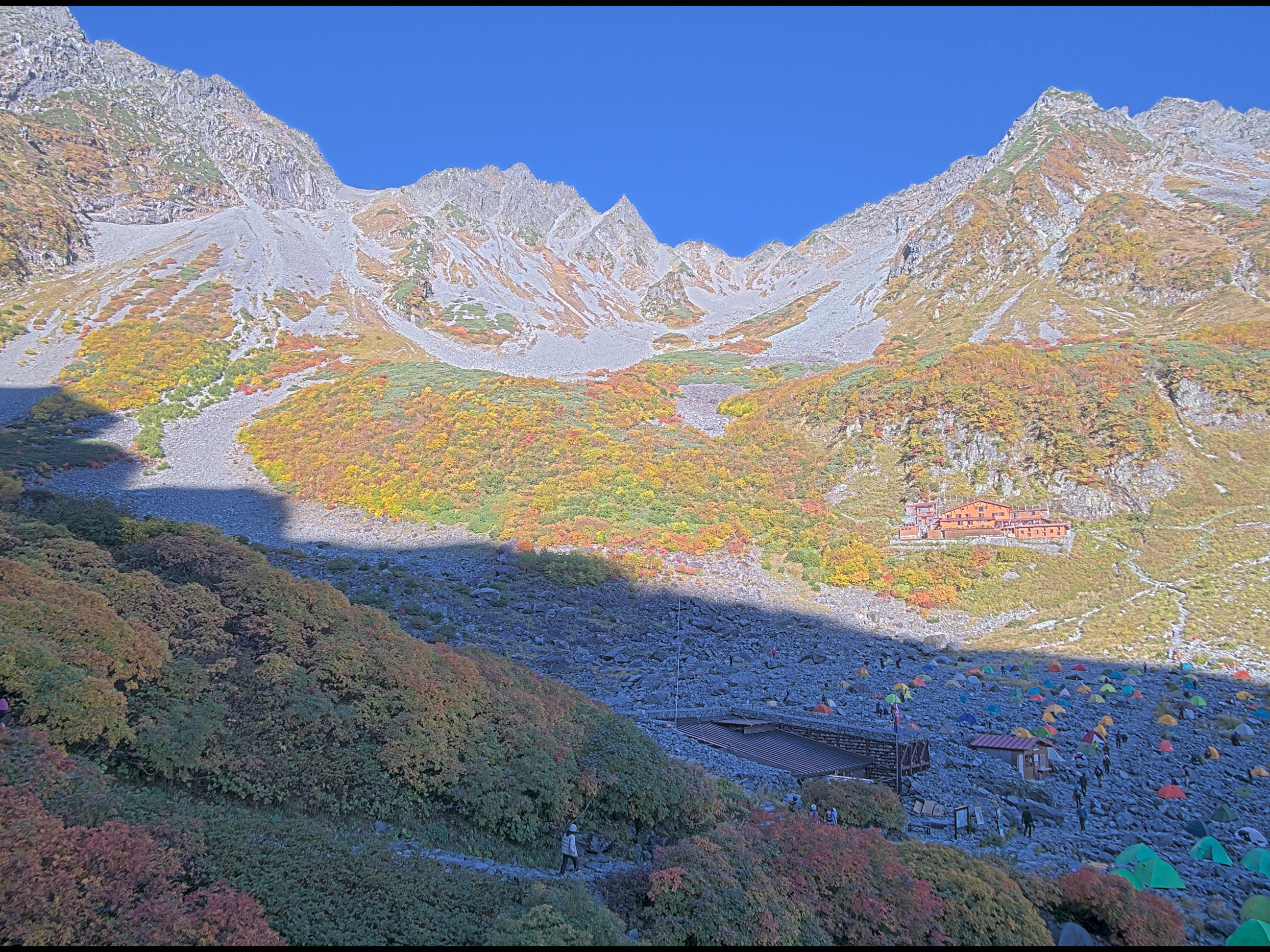 涸沢ヒュッテの北アルプスライブカメラ