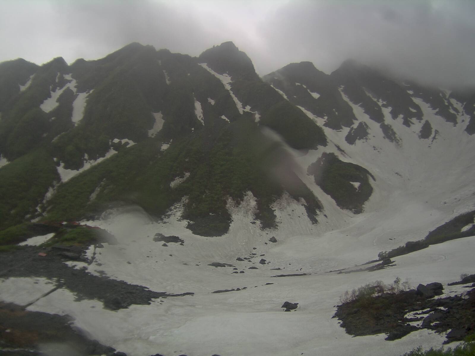 Karasawa Lodge live camera at 2026-06-26 13:22: weather, visibility, and snow conditions around Karasawa Cirque