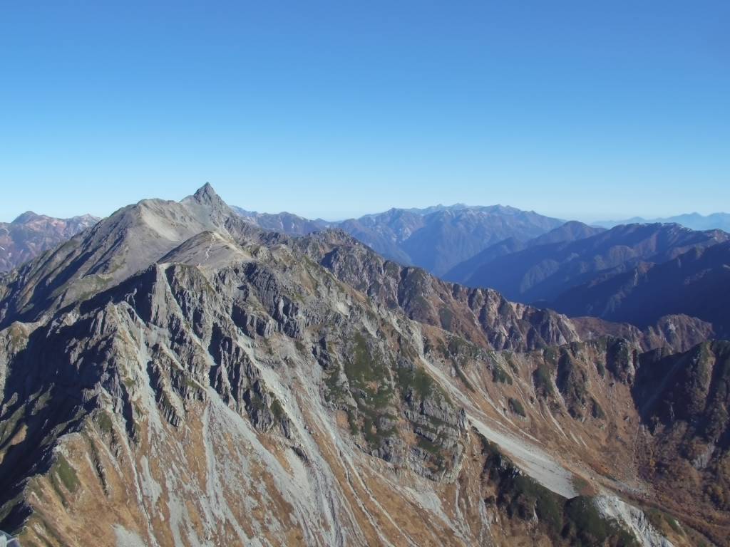 北穂高小屋ライブカメラ 2026-10-10 08:19時点の穂高連峰の天気・視界・積雪状況