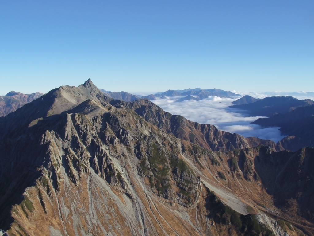 北穂高小屋ライブカメラ 2026-10-17 07:24時点の穂高連峰の天気・視界・積雪状況
