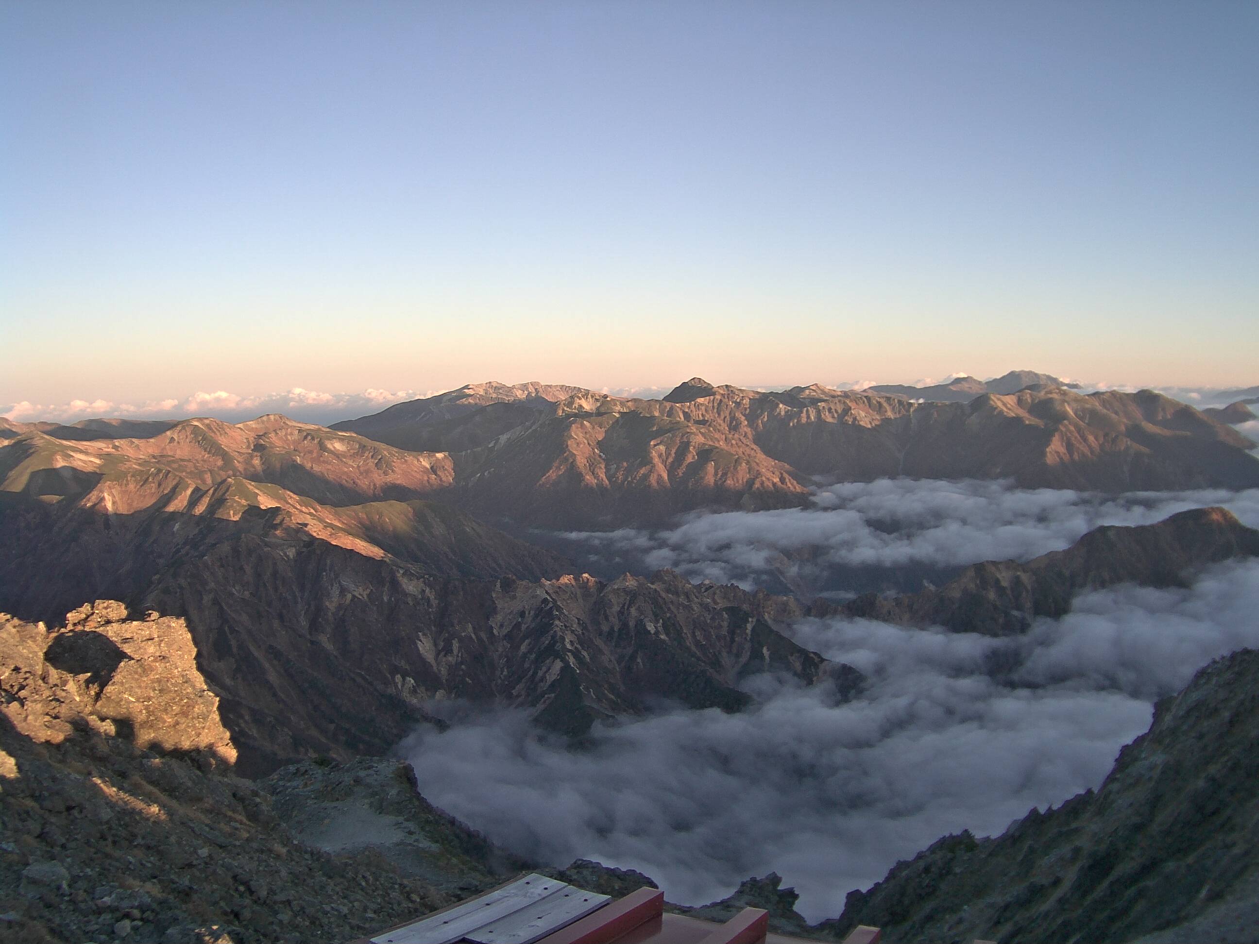 槍ヶ岳山荘北側の北アルプスライブカメラ