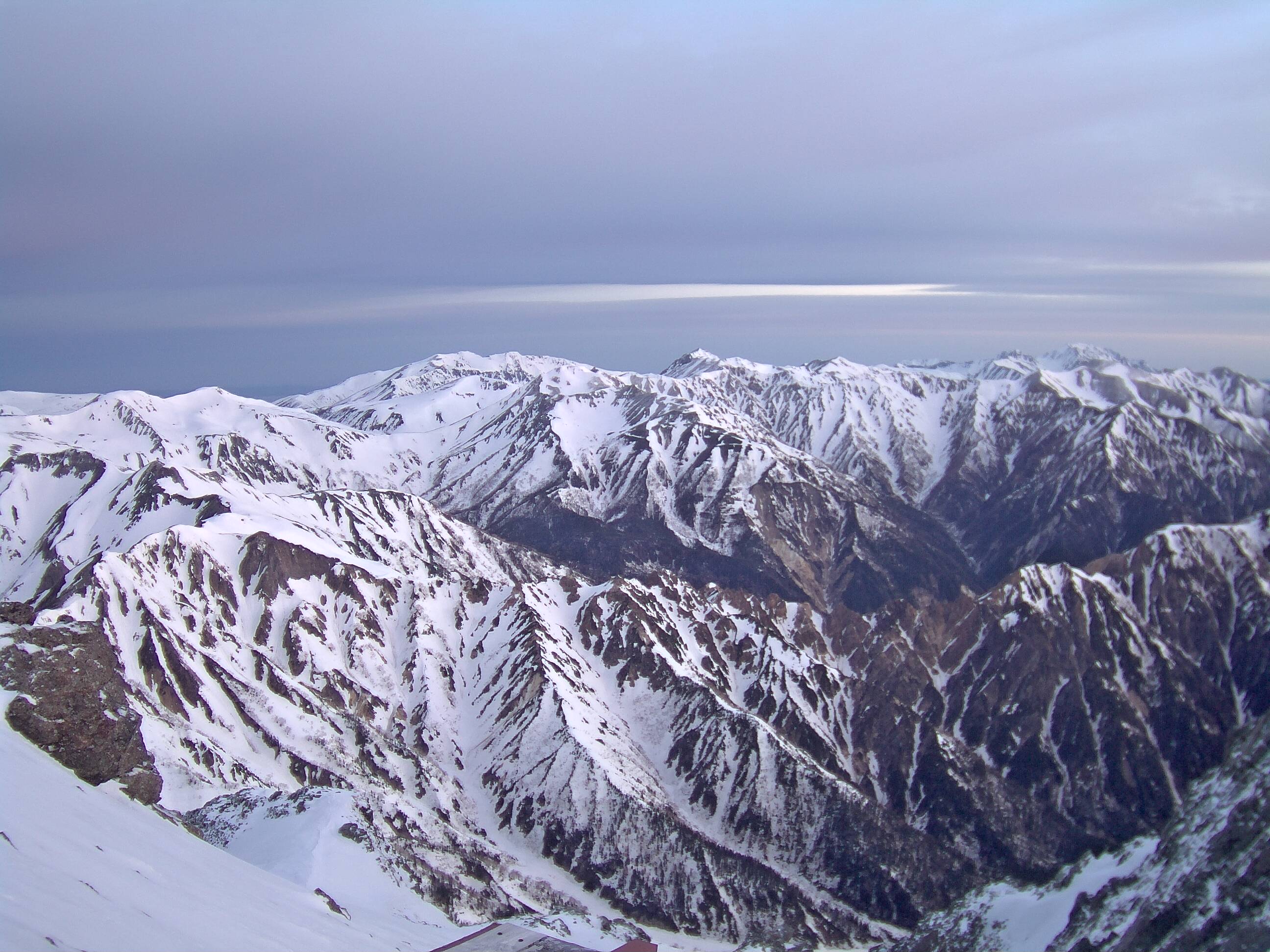 槍ヶ岳山荘北側の北アルプスライブカメラ